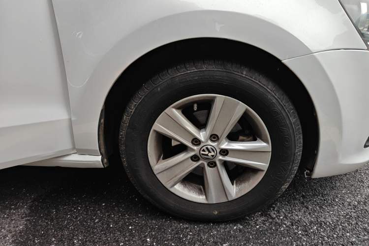 Used Volkswagen Polo 2016 1.4L Automatic Trendy Model Right Front Wheel Hub
