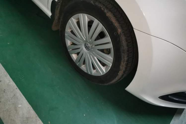 Used Volkswagen Polo 2016 1.6L Automatic Comfort Model Right Front Wheel Hub