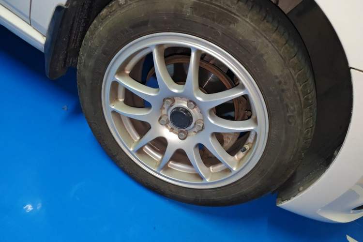 Used Volkswagen Polo 2016 1.6L Automatic Comfort Model Right Front Wheel Hub