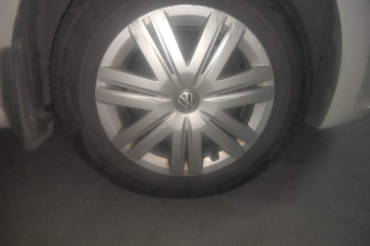 Used Volkswagen Polo 2016 1.4L Automatic Trendy Model Right Front Wheel Hub
