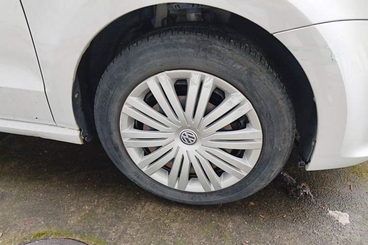 Used Volkswagen Polo 2016 1.6L Automatic Comfort Model Right Front Wheel Hub