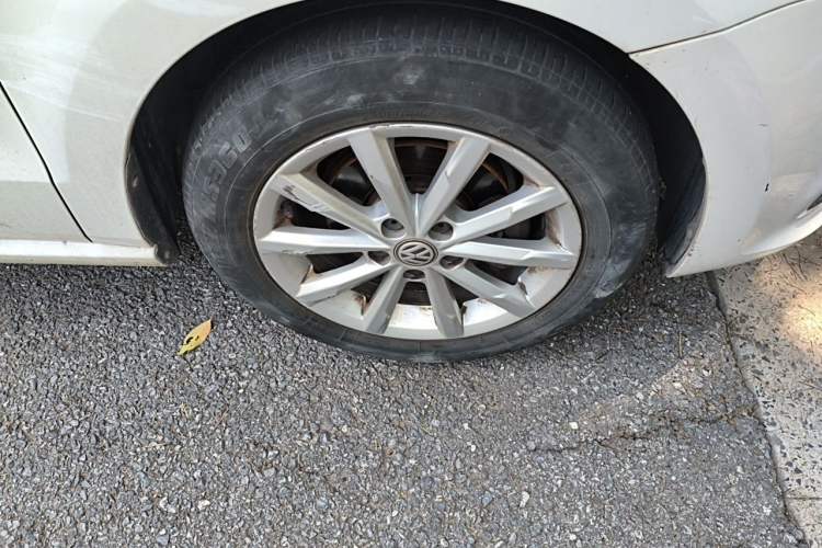 Used Volkswagen Polo 2016 1.6L Automatic Luxury Model Right Front Wheel Hub