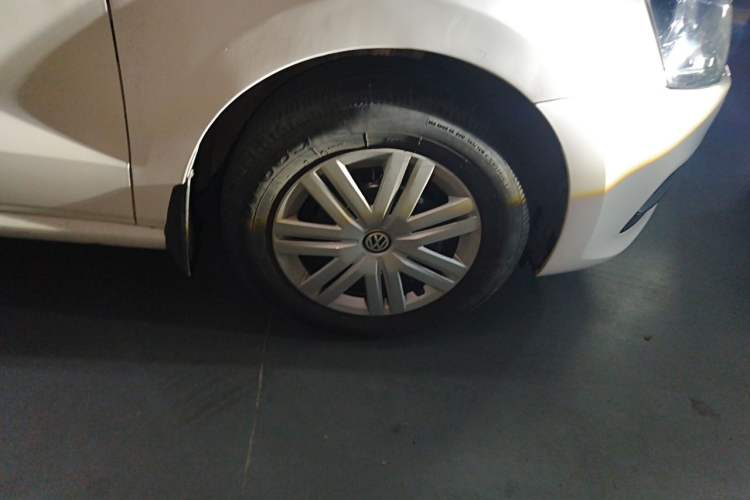 Used Volkswagen Polo 2016 1.4L Manual Fashion Model Right Front Wheel Hub