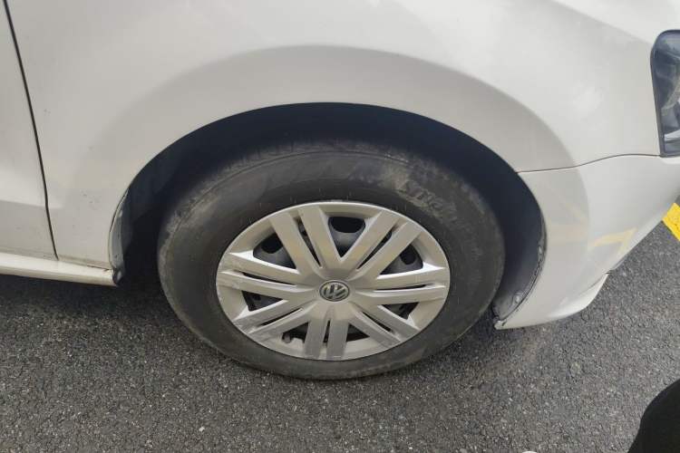 Used Volkswagen Polo 2016 1.4L Automatic Trendy Model Right Front Wheel Hub