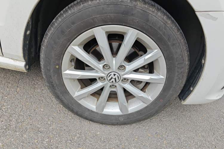 Used Volkswagen Polo 2016 1.6L Automatic Comfort Model Right Front Wheel Hub