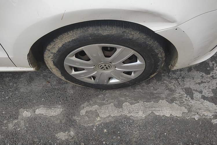 Used Volkswagen Polo 2016 1.4L Manual Fashion Model Right Front Wheel Hub