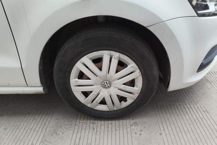 Used Volkswagen Polo 2016 1.4L Automatic Trendy Model Right Front Wheel Hub
