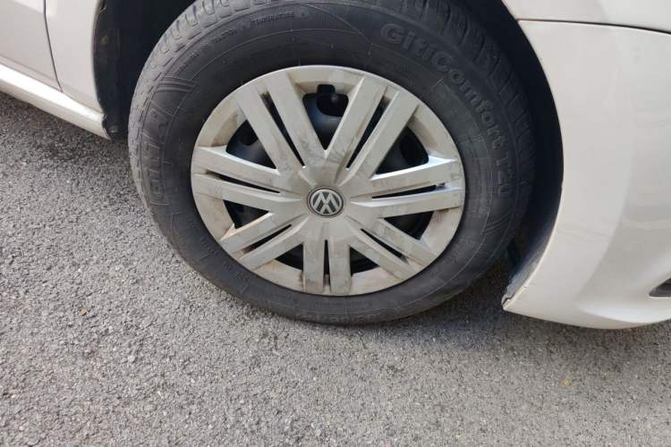 Used Volkswagen Polo 2016 1.4L Manual Fashion Model Right Front Wheel Hub