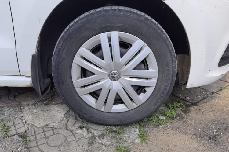 Used Volkswagen Polo 2016 1.4L Automatic Trendy Model Right Front Wheel Hub