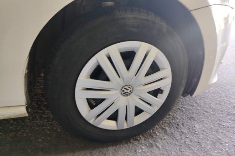Used Volkswagen Polo 2016 1.4L Manual Fashion Model Right Front Wheel Hub