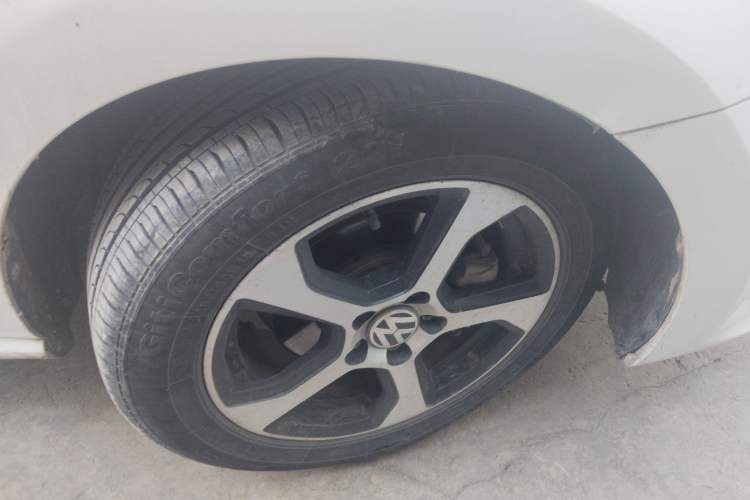 Used Volkswagen Polo 2016 1.6L Automatic Comfort Model Right Front Wheel Hub
