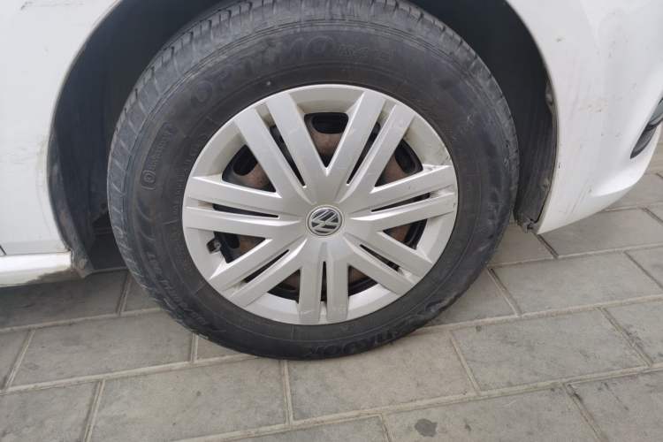 Used Volkswagen Polo 2016 1.4L Manual Fashion Model Right Front Wheel Hub