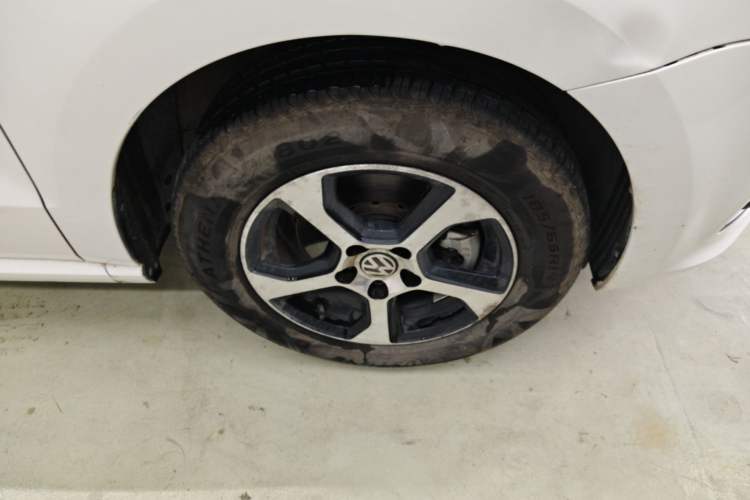 Used Volkswagen Polo 2016 1.4L Automatic Trendy Model Right Front Wheel Hub