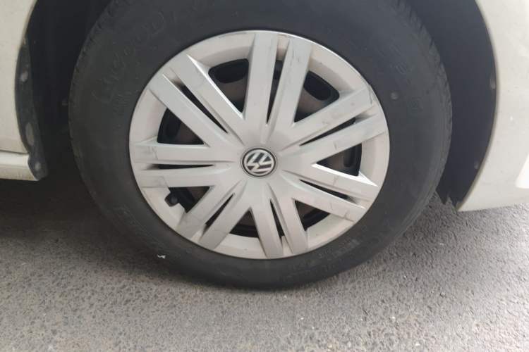 Used Volkswagen Polo 2016 1.4L Manual Fashion Model Right Front Wheel Hub