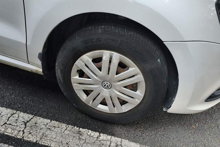 Used Volkswagen Polo 2016 1.4L Automatic Trendy Model Right Front Wheel Hub