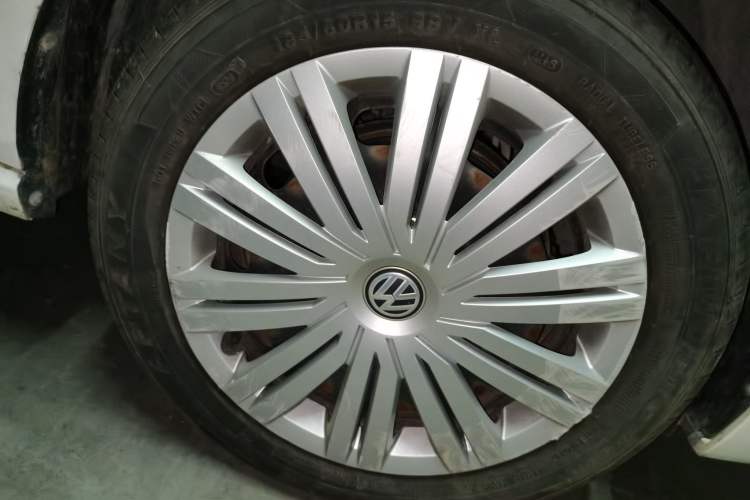 Used Volkswagen Polo 2016 1.6L Automatic Comfort Model Right Front Wheel Hub