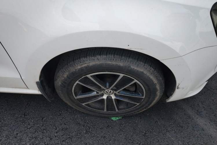 Used Volkswagen Polo 2016 1.4L Manual Fashion Model Right Front Wheel Hub