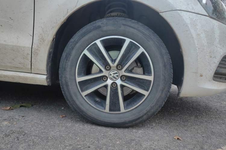 Used Volkswagen Polo 2016 1.4L Manual Fashion Model Right Front Wheel Hub