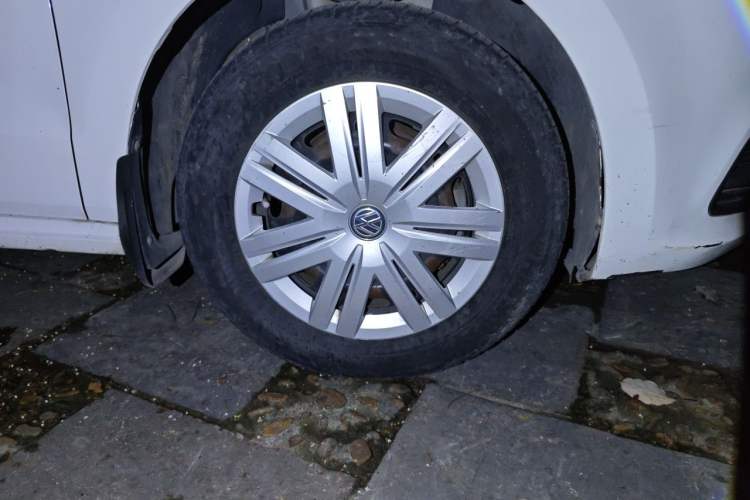 Used Volkswagen Polo 2016 1.4L Automatic Trendy Model Right Front Wheel Hub
