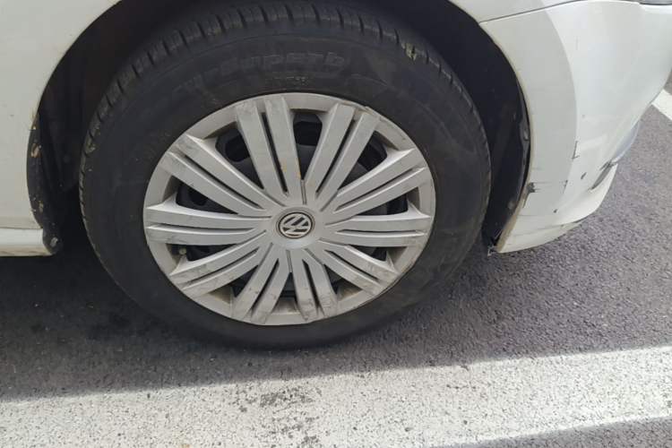 Used Volkswagen Polo 2016 1.6L Automatic Comfort Model Right Front Wheel Hub