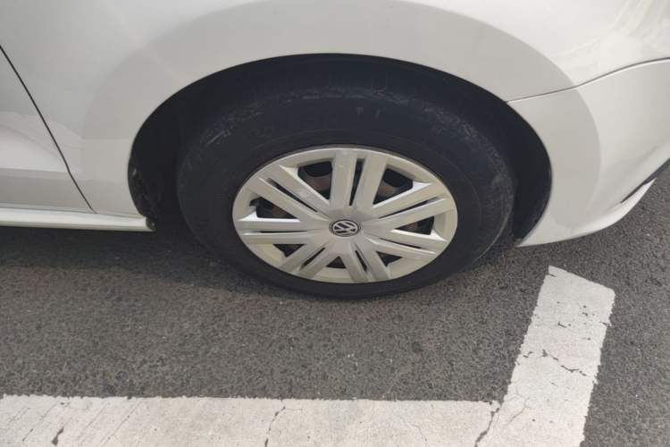 Used Volkswagen Polo 2016 1.4L Automatic Trendy Model Right Front Wheel Hub