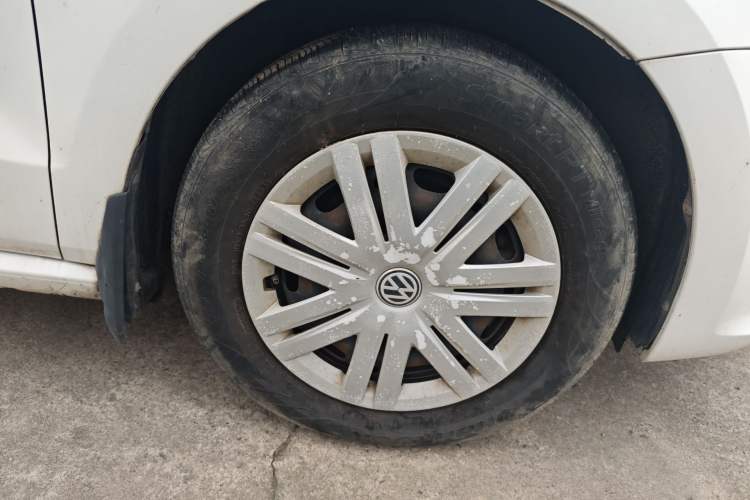 Used Volkswagen Polo 2016 1.4L Automatic Trendy Model Right Front Wheel Hub