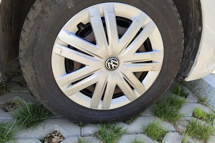 Used Volkswagen Polo 2016 1.4L Manual Fashion Model Right Front Wheel Hub
