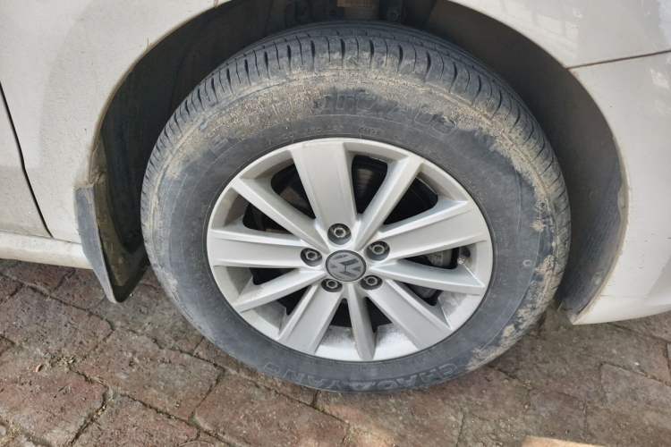 Used Volkswagen Polo 2016 1.4L Automatic Trendy Model Right Front Wheel Hub