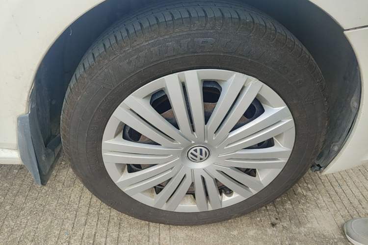 Used Volkswagen Polo 2016 1.6L Automatic Comfort Model Right Front Wheel Hub