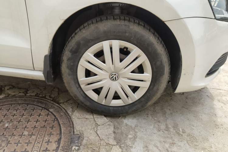 Used Volkswagen Polo 2016 1.4L Manual Fashion Model Right Front Wheel Hub
