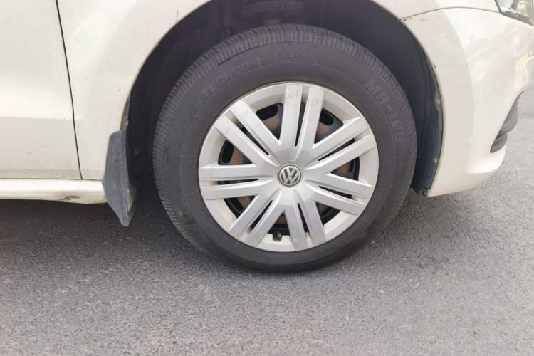Used Volkswagen Polo 2016 1.4L Automatic Trendy Model Right Front Wheel Hub