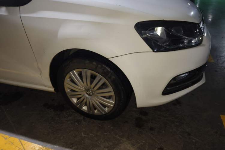 Used Volkswagen Polo 2016 1.6L Automatic Comfort Model Right Front Wheel Hub