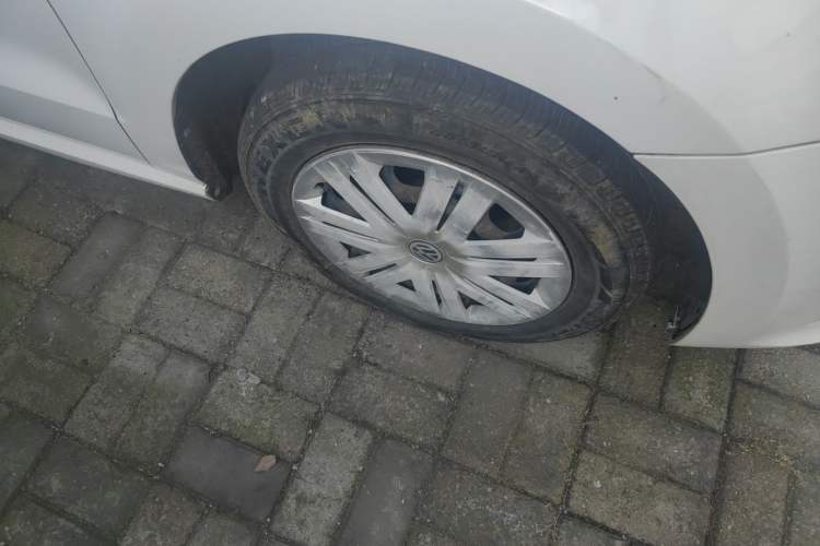 Used Volkswagen Polo 2016 1.4L Automatic Trendy Model Right Front Wheel Hub