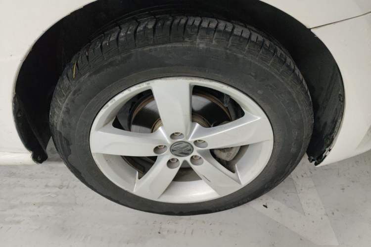 Used Volkswagen Polo 2016 1.6L Automatic Luxury Model Right Front Wheel Hub