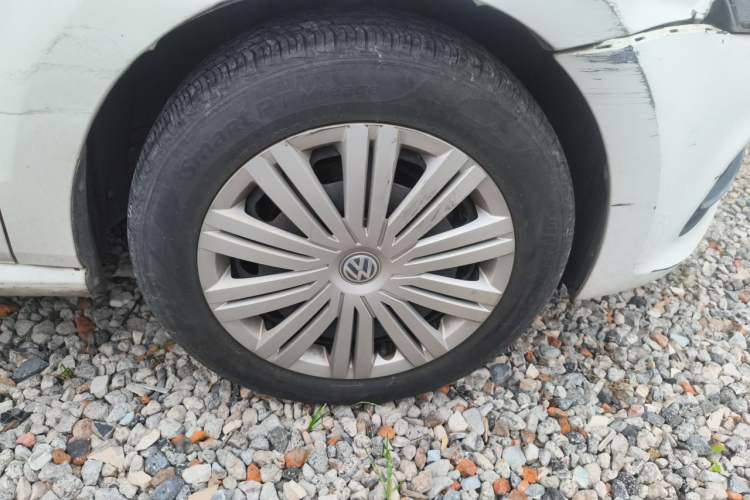 Used Volkswagen Polo 2016 1.6L Automatic Luxury Model Right Front Wheel Hub