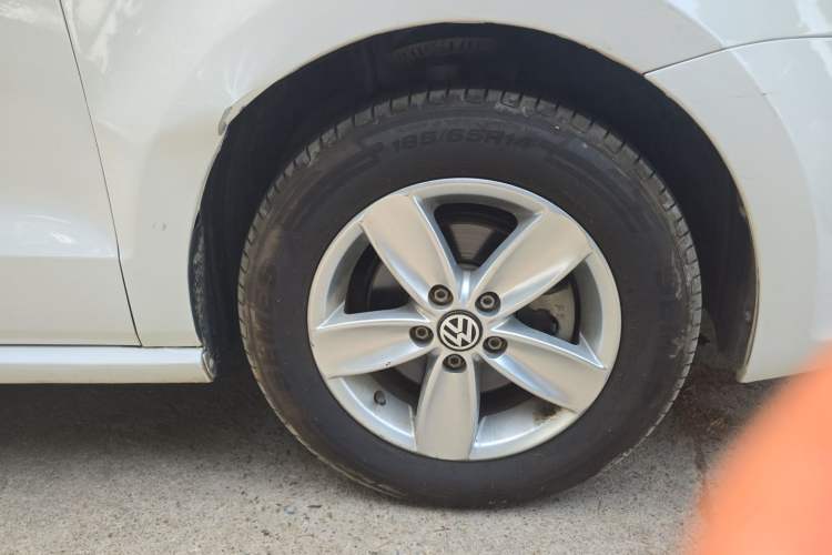Used Volkswagen Polo 2016 1.4L Automatic Trendy Model Right Front Wheel Hub