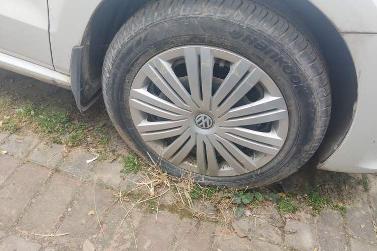 Used Volkswagen Polo 2016 1.6L Automatic Comfort Model Right Front Wheel Hub