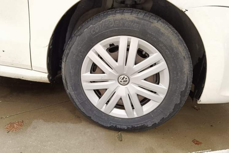 Used Volkswagen Polo 2016 1.4L Manual Fashion Model Right Front Wheel Hub
