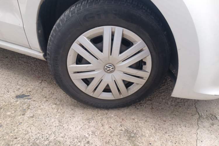 Used Volkswagen Polo 2016 1.4L Automatic Trendy Model Right Front Wheel Hub