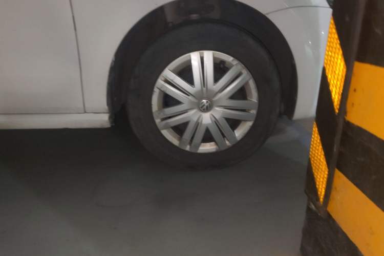 Used Volkswagen Polo 2016 1.4L Manual Fashion Model Right Front Wheel Hub