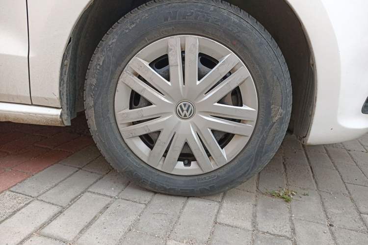 Used Volkswagen Polo 2016 1.4L Manual Fashion Model Right Front Wheel Hub