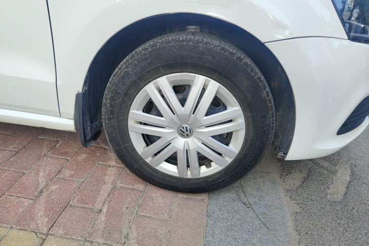 Used Volkswagen Polo 2016 1.4L Manual Fashion Model Right Front Wheel Hub