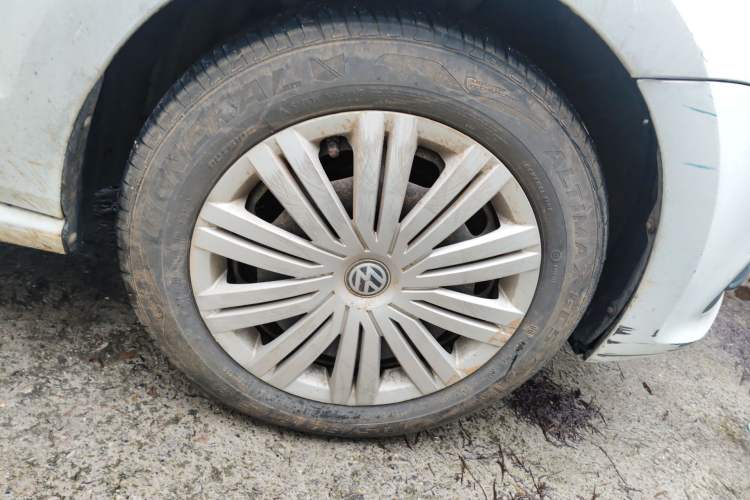 Used Volkswagen Polo 2016 1.6L Automatic Comfort Model Right Front Wheel Hub