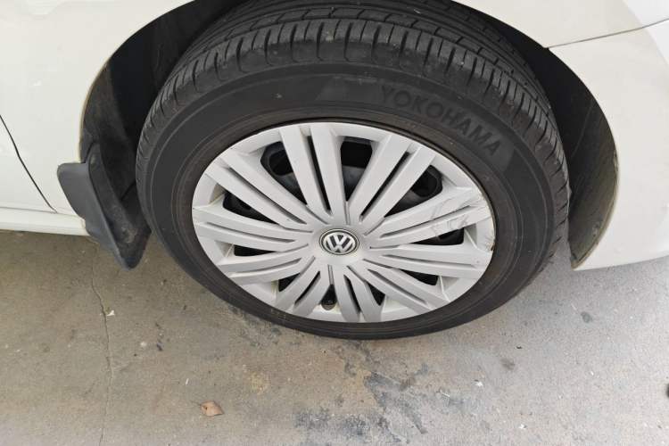 Used Volkswagen Polo 2016 1.6L Automatic Comfort Model Right Front Wheel Hub