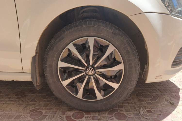 Used Volkswagen Polo 2016 1.4L Manual Fashion Model Right Front Wheel Hub