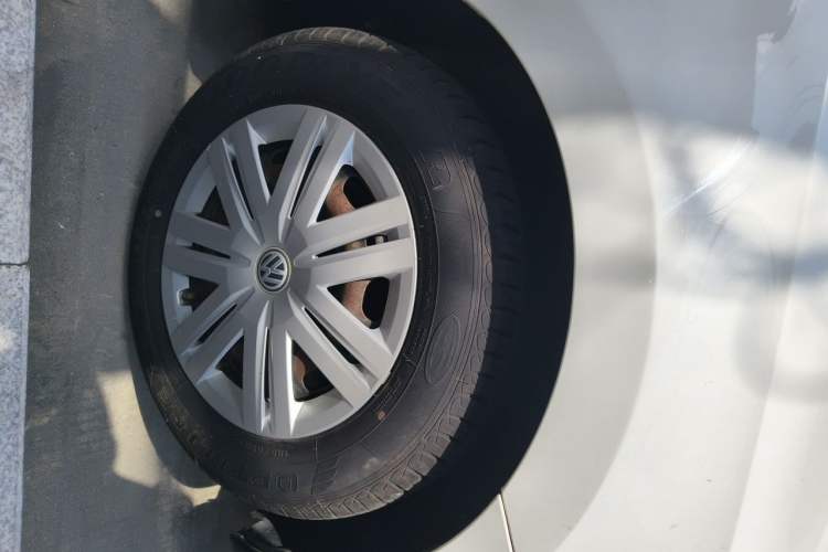 Used Volkswagen Polo 2016 1.4L Manual Fashion Model Right Front Wheel Hub