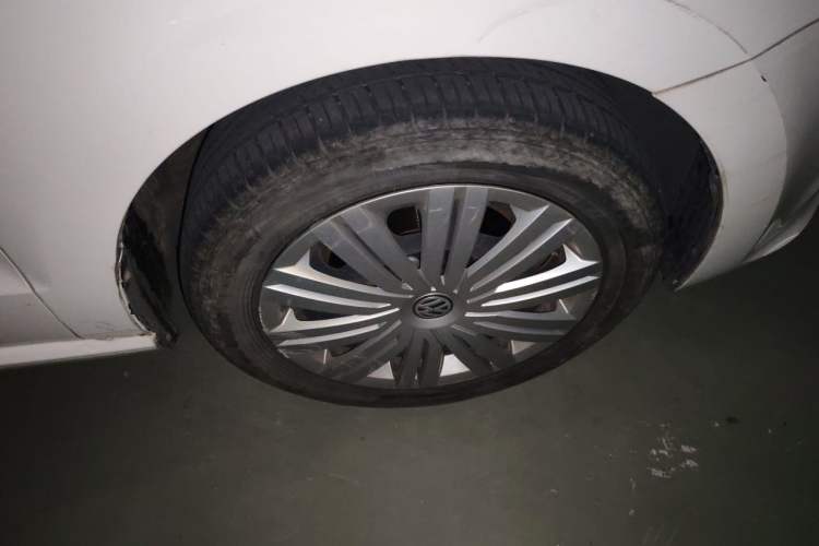 Used Volkswagen Polo 2016 1.6L Automatic Comfort Model Right Front Wheel Hub