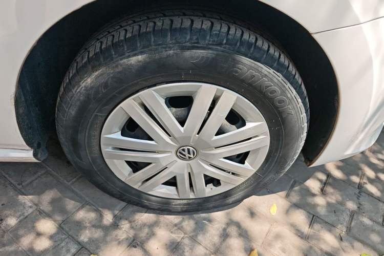 Used Volkswagen Polo 2016 1.4L Manual Fashion Model Right Front Wheel Hub