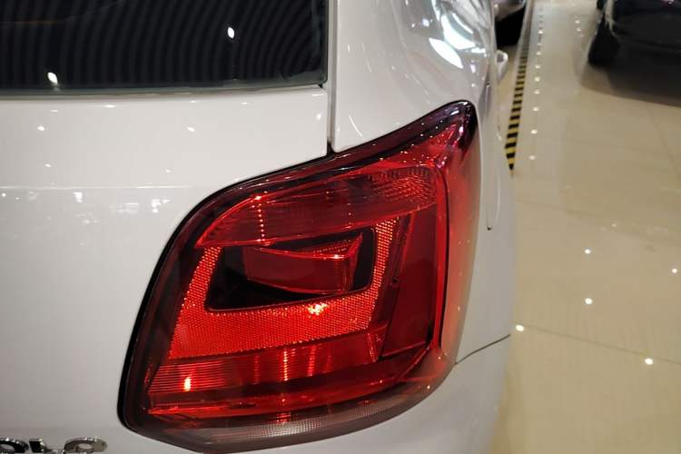 Used Volkswagen Polo 2016 1.6L Automatic Comfort Model Right Rear Taillight