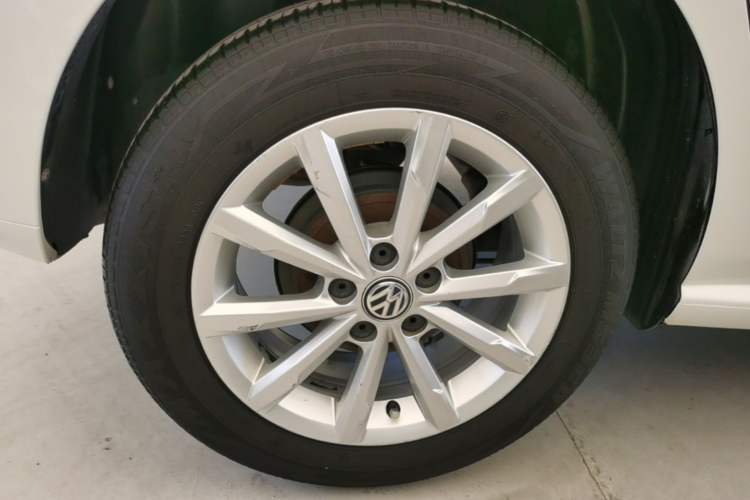 Used Volkswagen Polo 2016 1.6L Automatic Luxury Model Right Rear Wheel Hub